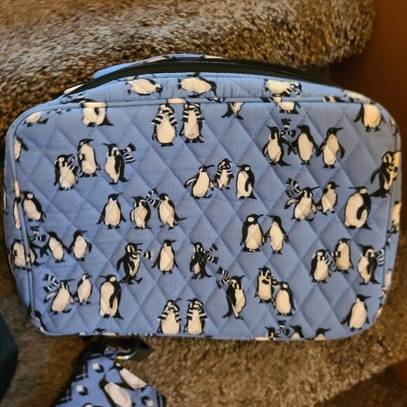 Vera Bradley Blue Penguin Lot of 3 Bags - Grand Traveler, Makeup/Toiletry and ID - Picture 6 of 14